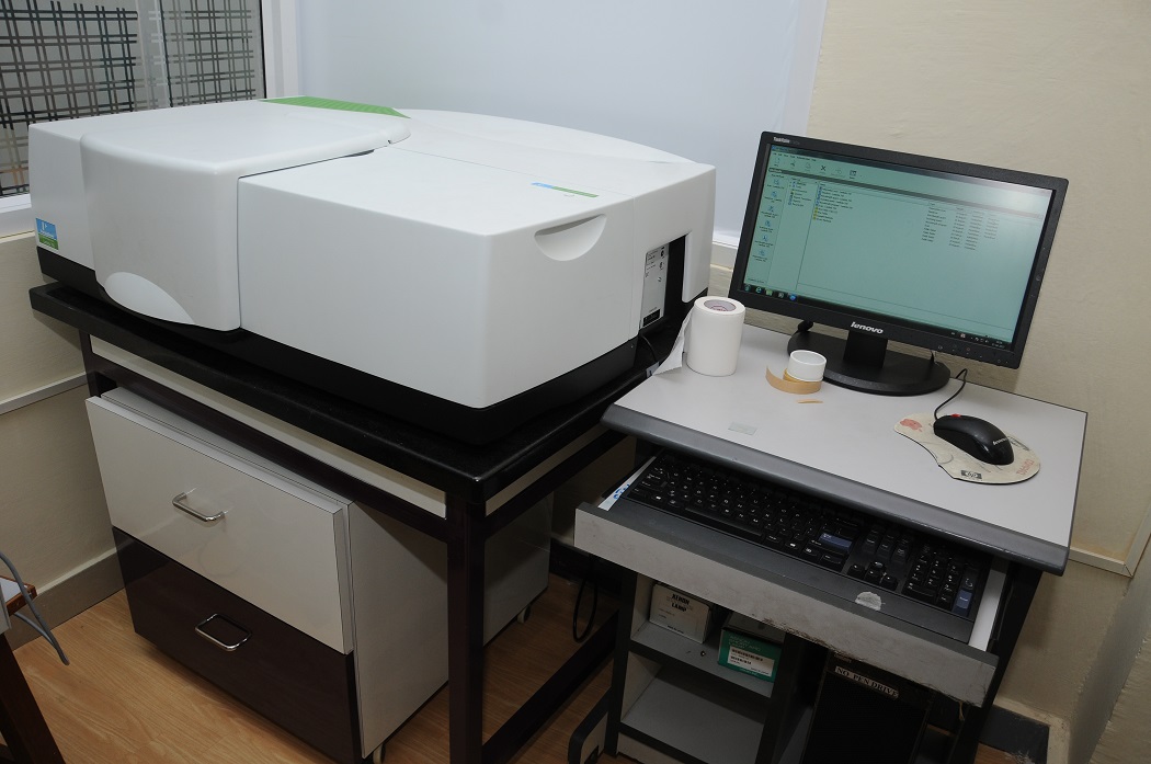 UV Visible NIR Spectrophotometer with Diffuse Reflectance