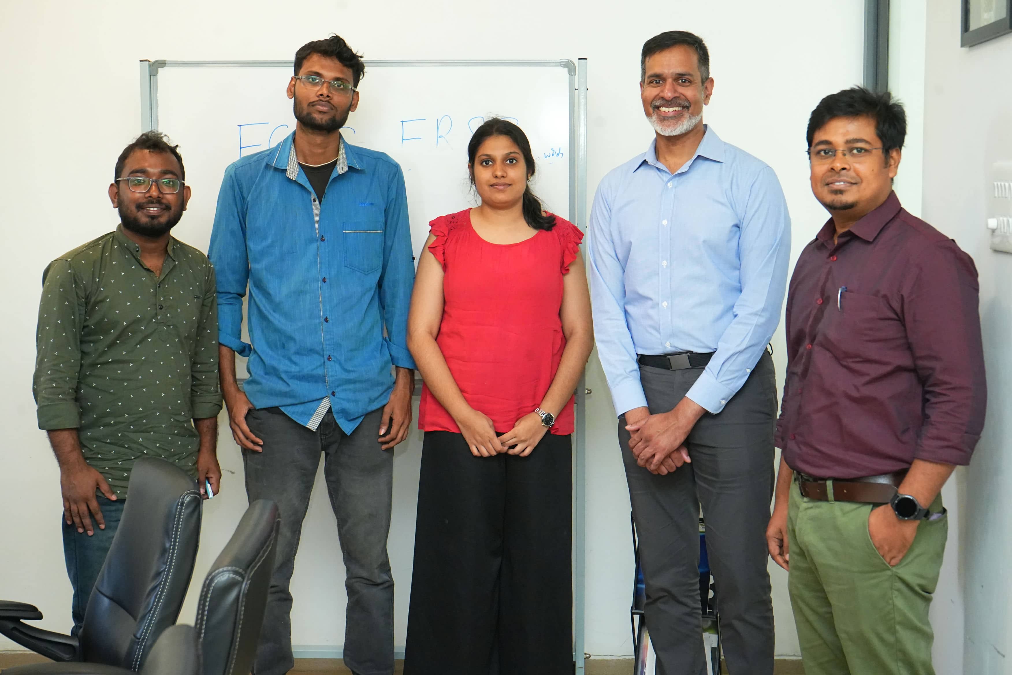 2._With_Prof._Vinothan_N._Manoharan_in_August_2023.jpg